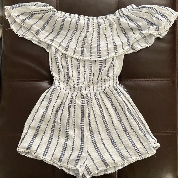 Lulus off the shoulder romper - Picture 2 of 3